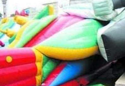 羞羞在线视频提醒又一充气城堡被吹翻 羞羞在线视频提醒又一充气城堡被吹翻